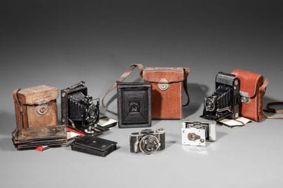 Set of five assorted cameras: an Ihagee camera...