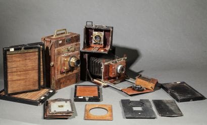 Set of three wooden view cameras, various...