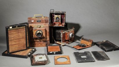 Set of three wooden view cameras, various...