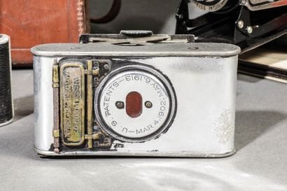 Set of five assorted cameras: an Ihagee camera...
