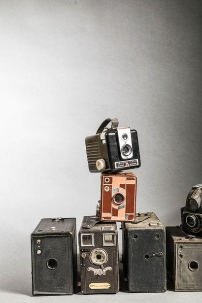 A collection of eleven assorted cameras in...