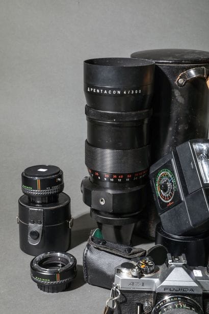 Set of three lenses and a Fujica camera
Included...