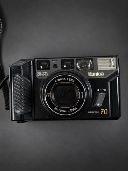 Set of two assorted cameras, untested.
Konica...