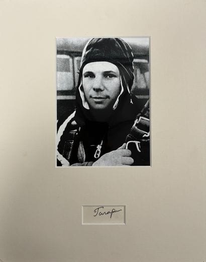 Autograph of Yuri GAGARIN (1934–1968)
A small...