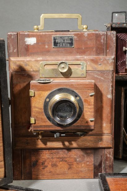 Set of three wooden view cameras, various...