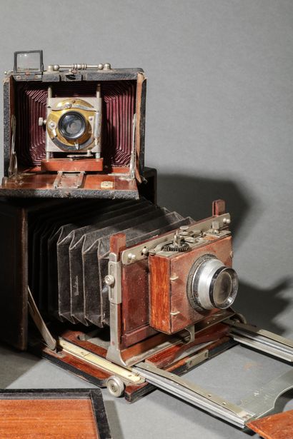 Set of three wooden view cameras, various...