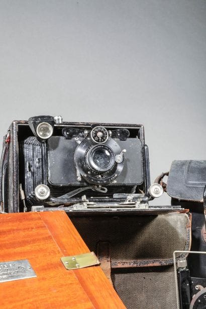Assortment of various cameras. Zeiss Ikon...