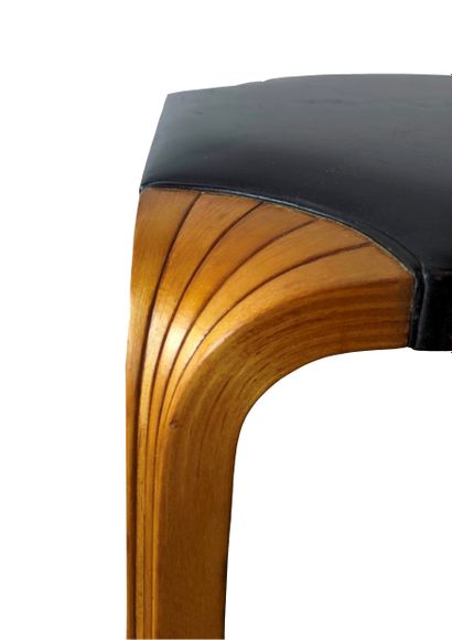 Alvar AALTO (1898 - 1976) - FINLAND
Tabouret...