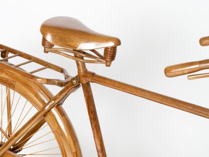 Olivier DE SCHRIJVER (1958)
Teak wood bicycle...