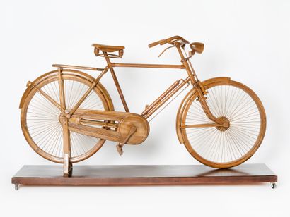 Olivier DE SCHRIJVER (1958)
Teak wood bicycle...