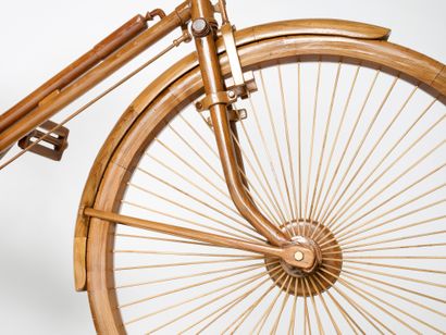 Olivier DE SCHRIJVER (1958)
Teak wood bicycle...