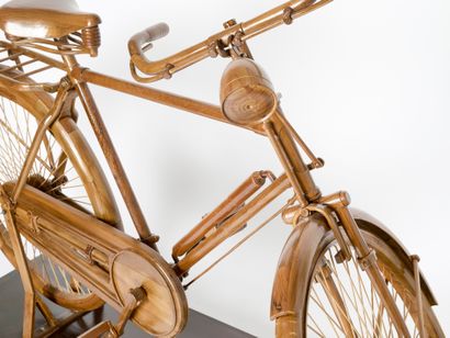 Olivier DE SCHRIJVER (1958)
Teak wood bicycle...