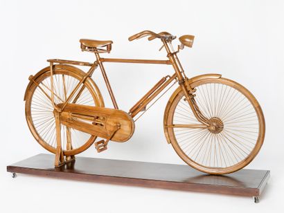 Olivier DE SCHRIJVER (1958)
Teak wood bicycle...