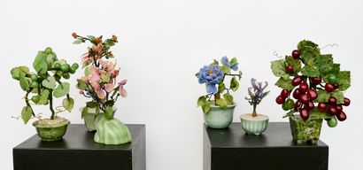 China XXth - Stone flowers
2 large stone...