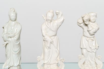 China
Set of 2 Guanyin (Hmax 36 cm) and 3...