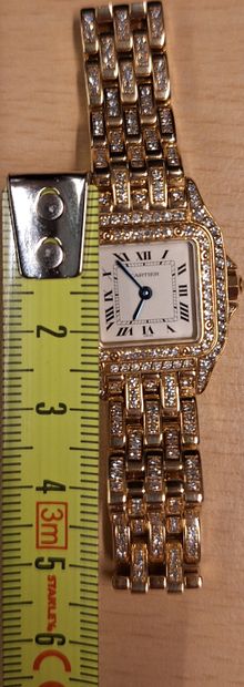 CARTIER
Montre modèle 