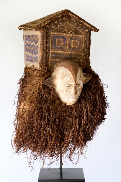 CONGO, Yaka ethnic group
Nkanu Heaume mask...