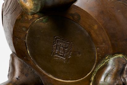 China - Bronze - Ming Xuande brand
Bronze...