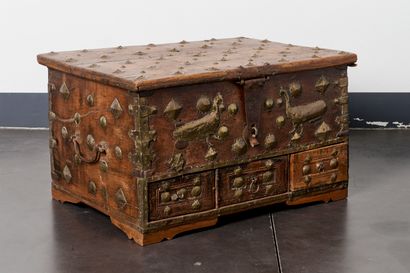 Romanesque style
3-layered oak chest with...