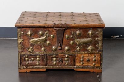 Romanesque style
3-layered oak chest with...