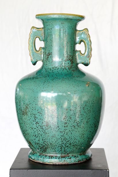 China, Gangxu period
A baluster vase on a...