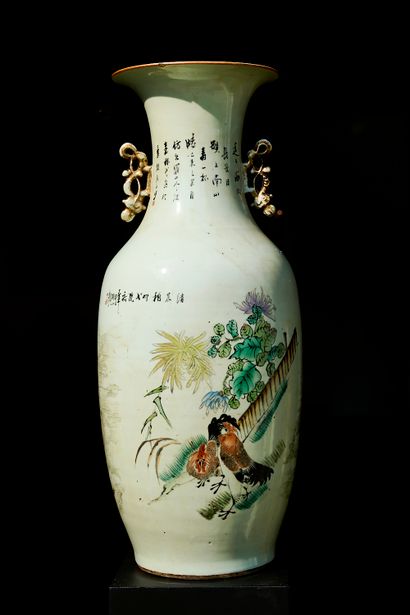China, 20th century
A baluster vase decorated...