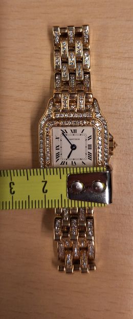 CARTIER
Montre modèle 
