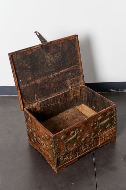Romanesque style
3-layered oak chest with...