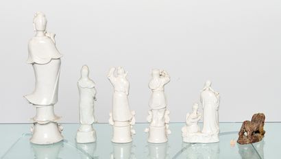 China
Set of 2 Guanyin (Hmax 36 cm) and 3...