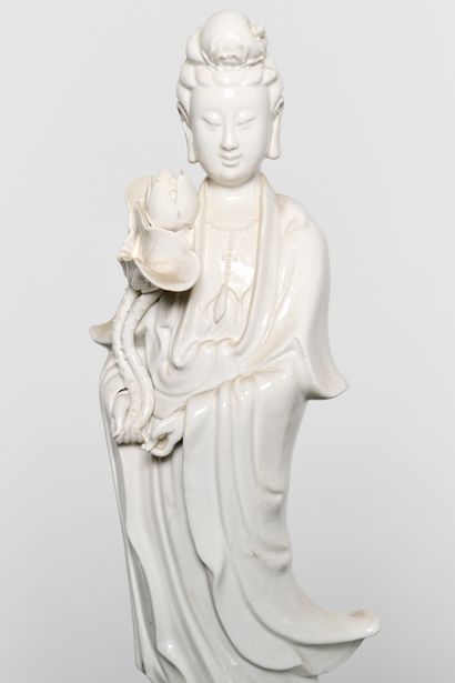 China
Set of 2 Guanyin (Hmax 36 cm) and 3...