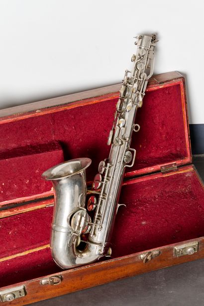 Saxophone - P,Senecaut - Bruxelles - n°2879
Saxophone...