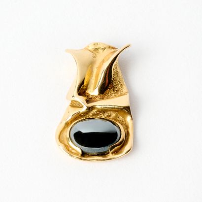 Helga KORDT
Gold and hematite brooch. L....