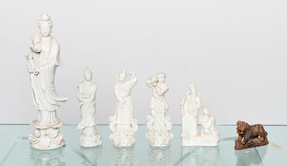 China
Set of 2 Guanyin (Hmax 36 cm) and 3...