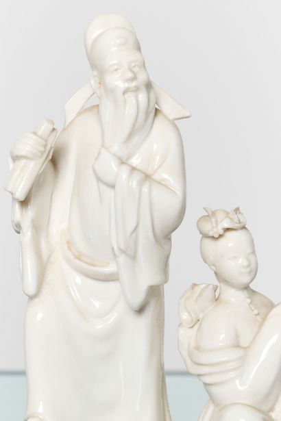 China
Set of 2 Guanyin (Hmax 36 cm) and 3...