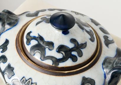China
Cracked porcelain bonbonnière with...