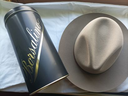 BORSALINO - Chapeau - Modiste italien
Deux...