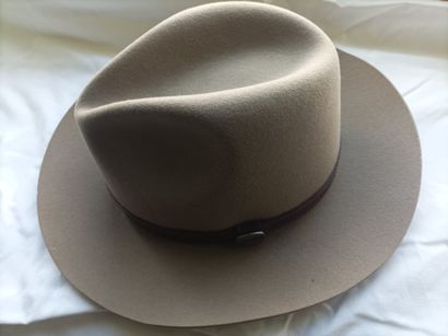 BORSALINO - Chapeau - Modiste italien
Deux...