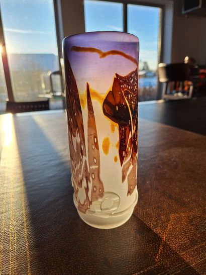 Louis LELOUP (1929)
Glass scroll vase worked...