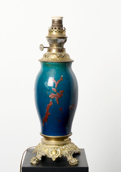 China or Amphora
Lamp-mounted vase in ceramic...