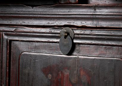 China - Antique furniture
Large wedding armoire...