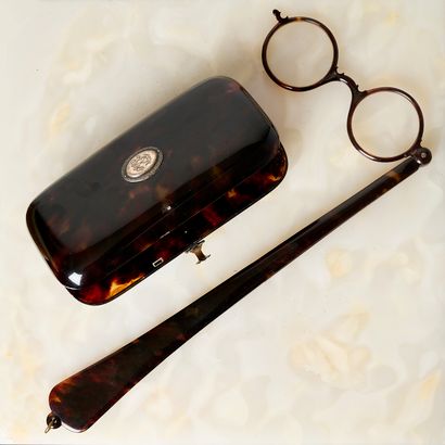 Optics - Glasses
Set of a tortoiseshell face-to-face...