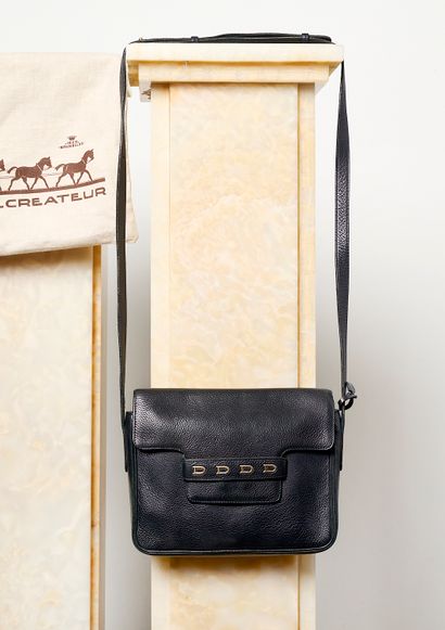 DELVAUX - SAC
Sac en cuir noir. Env. 18 x...