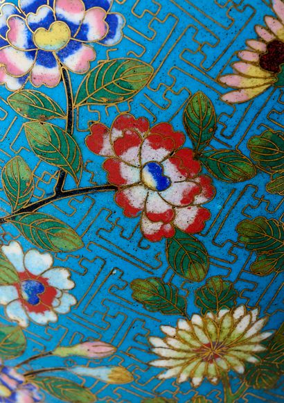 China - Cloisonné enamel
Large cloisonné...