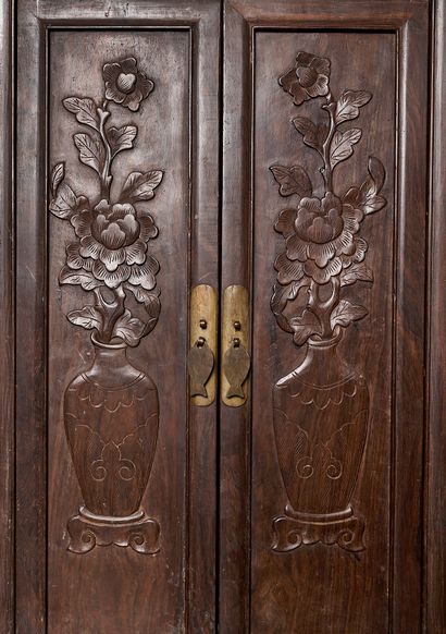 China - Antique furniture
Shelved alcove...