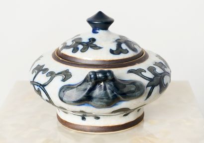 China
Cracked porcelain bonbonnière with...