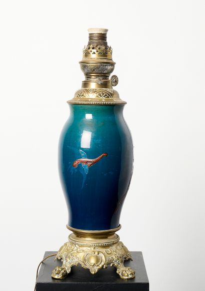 China or Amphora
Lamp-mounted vase in ceramic...
