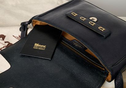 DELVAUX - SAC
Sac en cuir noir. Env. 18 x...