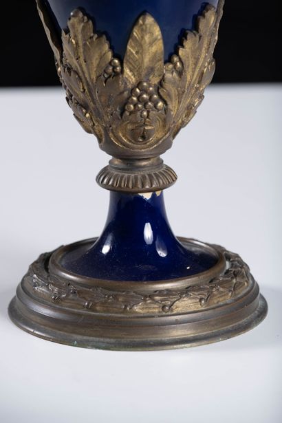 Paris - Louis XVI style
Pair of deep blue-glazed...