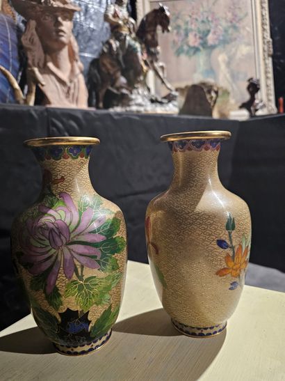 China XXth
Pair of Chinese cloisonné enamel...