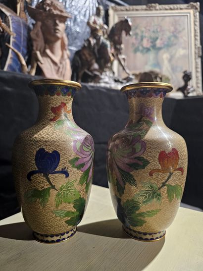 China XXth
Pair of Chinese cloisonné enamel...
